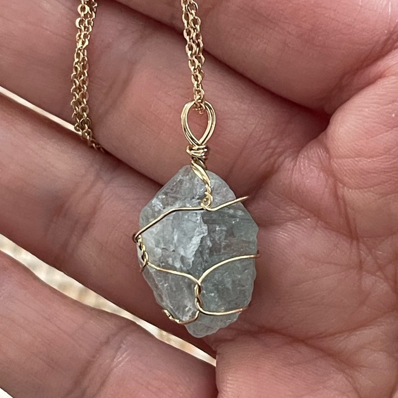 Wire wrapped natural green fluorite crystal pendant and gold tone metal chain - Picture 8 of 8